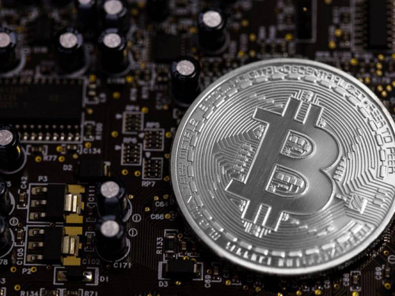 Lần đầu tiên trong lịch sử tỉ giá đồng tiền ảo Bitcoin chạm đỉnh 5.200 USD